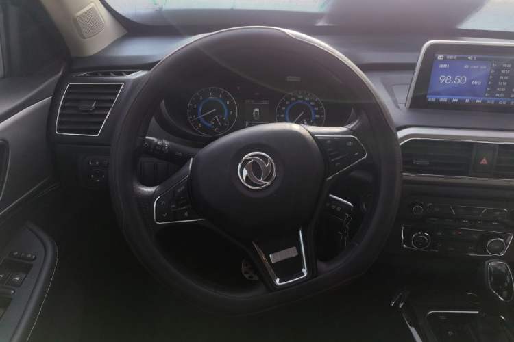 Used Dongfeng Fengon S560 2018 1.8L CVT Elite Model 5 Seats Steering Wheel