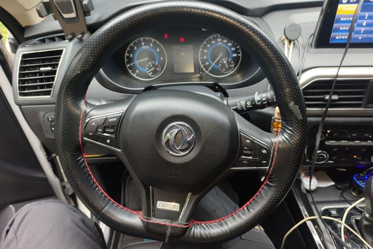 Used Dongfeng Fengon S560 2018 1.8L CVT Elite Model 7 Seats Steering Wheel