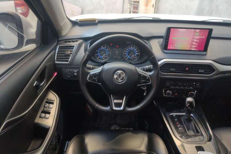 Used Dongfeng Fengon S560 2018 1.8L CVT Elite Model 7 Seats Steering Wheel