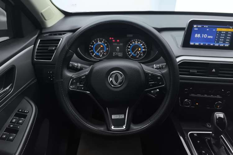 Used Dongfeng Fengon S560 2018 1.8L CVT Elite Model 5 Seats Steering Wheel