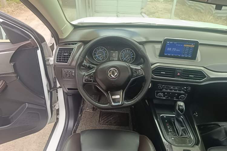 Used Dongfeng Fengon S560 2018 1.8L CVT Smart Connect 7-Seater Steering Wheel