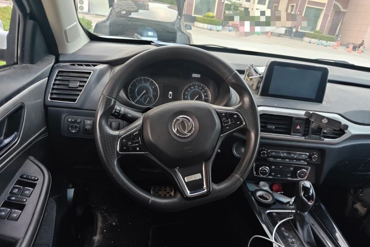 Used Dongfeng Fengon S560 2018 1.8L CVT Elite Model 7 Seats Steering Wheel