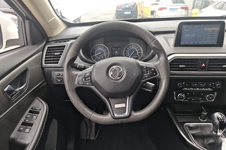 Used Dongfeng Fengon S560 2018 1.8L Manual Urban Model 7 Seats Steering Wheel