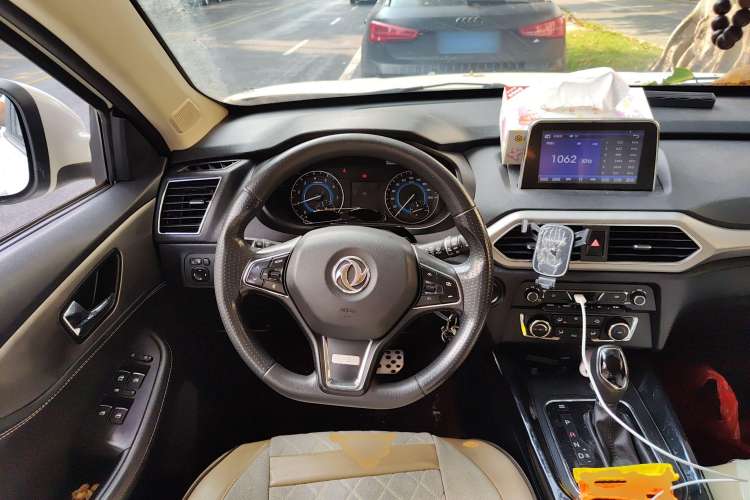Used Dongfeng Fengon S560 2018 1.8L CVT Elite Model 7 Seats Steering Wheel