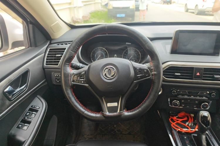 Used Dongfeng Fengon S560 2018 Upgraded Model 1.8L CVT Smart Connect 7-Seater Steering Wheel