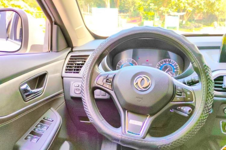 Used Dongfeng Fengon S560 2018 1.8L CVT Elite Model 7 Seats Steering Wheel