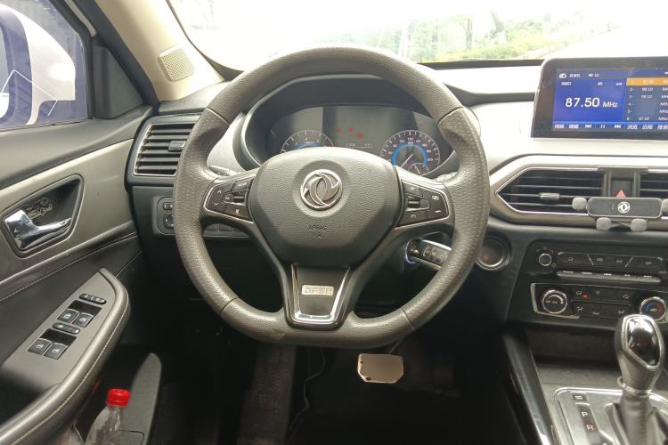 Used Dongfeng Fengon S560 2018 1.8L CVT Elite Model 7 Seats Steering Wheel