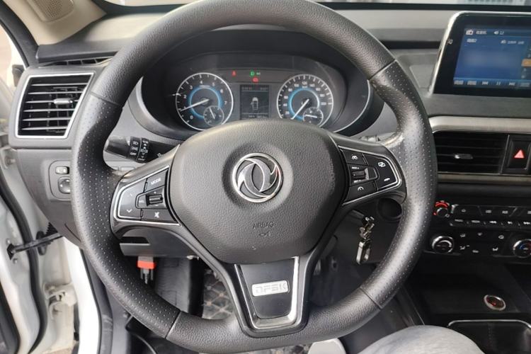 Used Dongfeng Fengon S560 2018 1.8L Manual Urban Model 5 Seats Steering Wheel