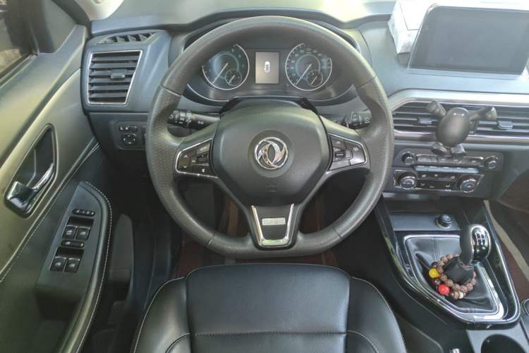 Used Dongfeng Fengon S560 2018 1.8L Manual Urban Model 7 Seats Steering Wheel