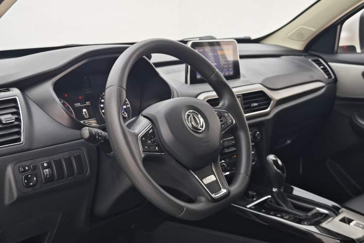 Used Dongfeng Fengon S560 2018 1.8L CVT Elite Model 7 Seats Steering Wheel