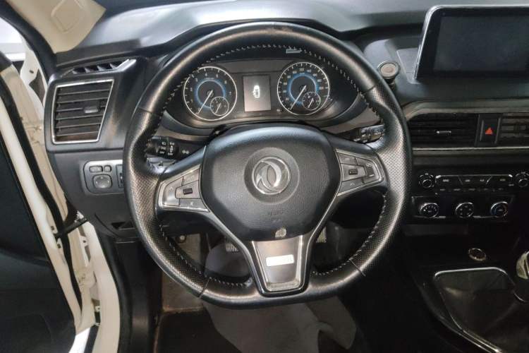 Used Dongfeng Fengon S560 2018 1.8L Manual Elite 7-Seater Steering Wheel