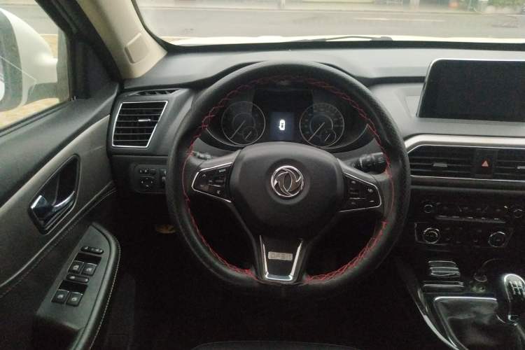 Used Dongfeng Fengon S560 2018 1.8L Manual Urban Model 7 Seats Steering Wheel