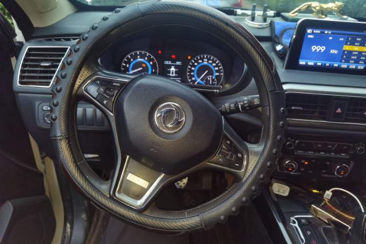Used Dongfeng Fengon S560 2018 1.8L CVT Elite Model 7 Seats Steering Wheel