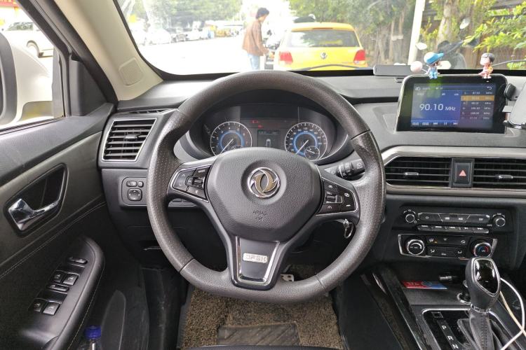 Used Dongfeng Fengon S560 2018 1.8L CVT Elite Model 7 Seats Steering Wheel