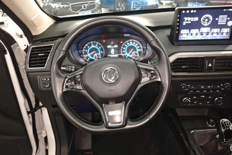 Used Dongfeng Fengon S560 2018 1.8L Manual Luxury 7-Seater Steering Wheel