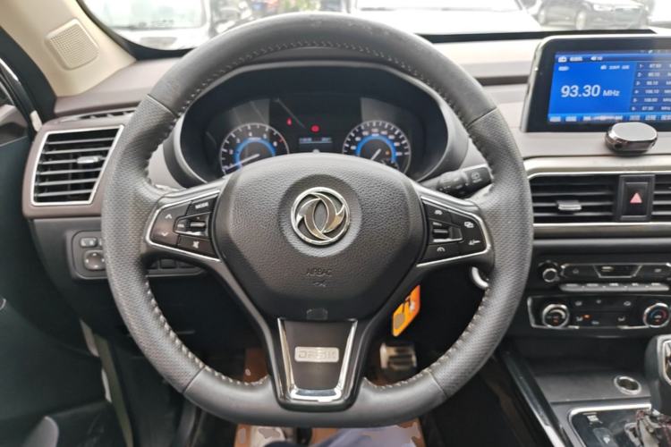 Used Dongfeng Fengon S560 2018 1.8L CVT Smart Connect 7-Seater Steering Wheel