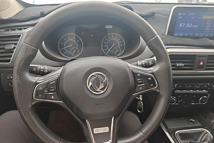 Used Dongfeng Fengon S560 2018 1.8L Manual Urban Model 7 Seats Steering Wheel