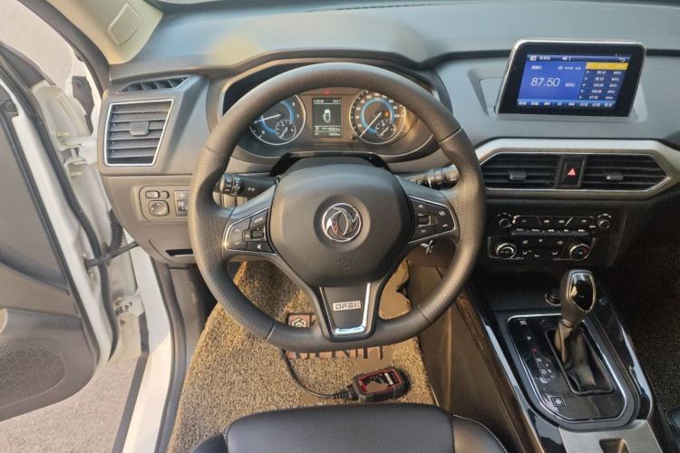 Used Dongfeng Fengon S560 2018 1.8L CVT Elite Model 7 Seats Steering Wheel