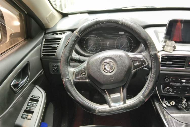 Used Dongfeng Fengon S560 2018 1.8L Manual Comfort 7-Seater Steering Wheel
