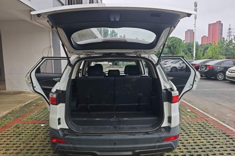 Used Dongfeng Fengon S560 2018 1.8L CVT Elite Model 7 Seats Trunk