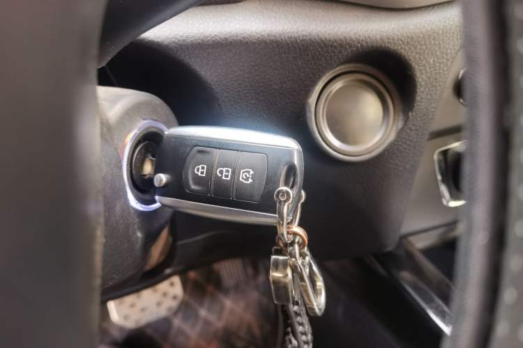 Used Dongfeng Fengon S560 2018 1.8L CVT Elite Model 5 Seats Vehicle Key