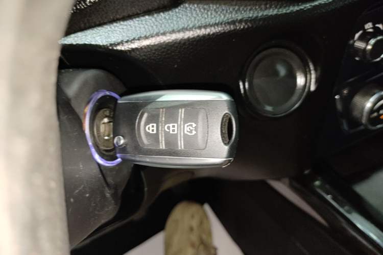 Used Dongfeng Fengon S560 2018 1.8L Manual Comfort 7-Seater Vehicle Key