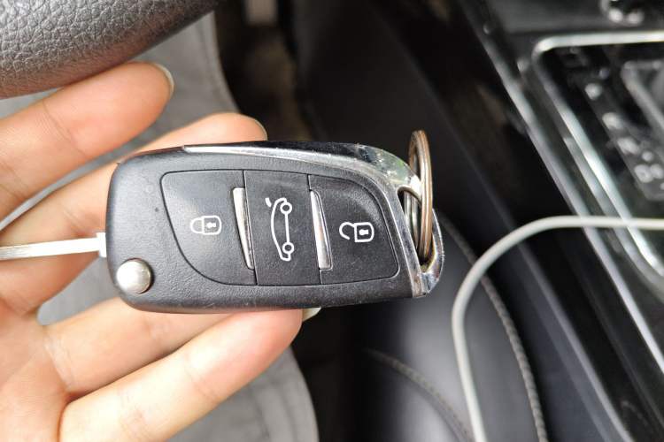 Used Dongfeng Fengon S560 2018 1.8L CVT Elite Model 7 Seats Vehicle Key