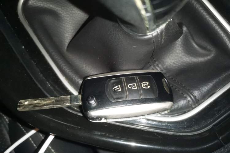 Used Dongfeng Fengon S560 2018 1.8L Manual Urban Model 5 Seats Vehicle Key