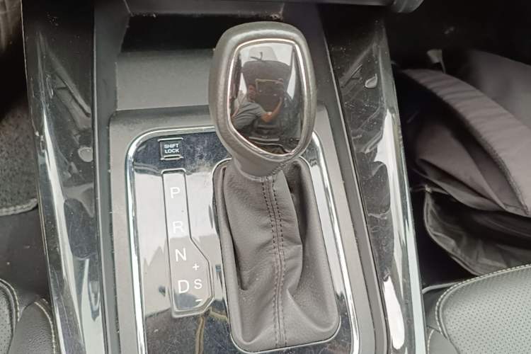 Used Dongfeng Fengon S560 2019 1.8L CVT Elite Model Gear Lever