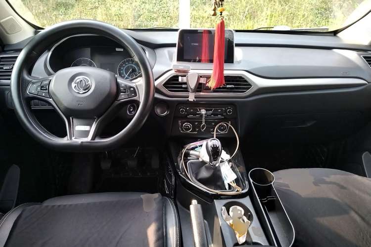 Used Dongfeng Fengon S560 2019 1.8L Manual Urban Model Center Console