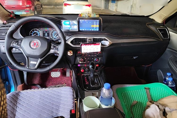Used Dongfeng Fengon S560 2019 1.8L CVT Elite Model Center Console