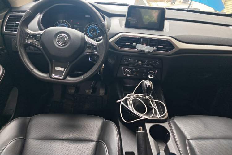 Used Dongfeng Fengon S560 2019 1.8L Manual Urban Model Center Console