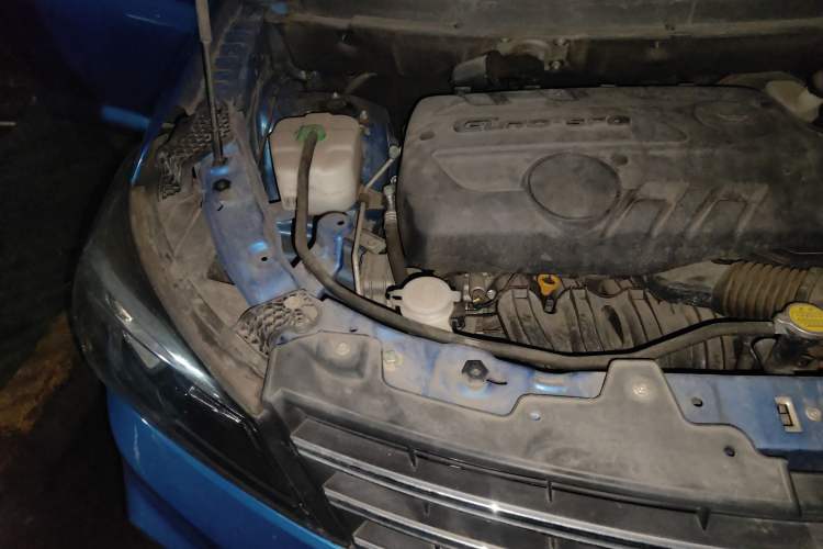 Used Dongfeng Fengon S560 2019 1.8L CVT Elite Model Engine Bay Right