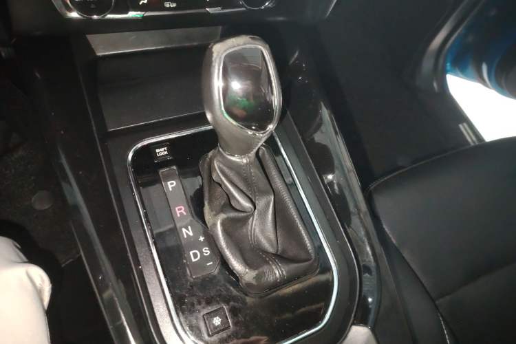 Used Dongfeng Fengon S560 2019 1.8L CVT Elite Model Gear Lever