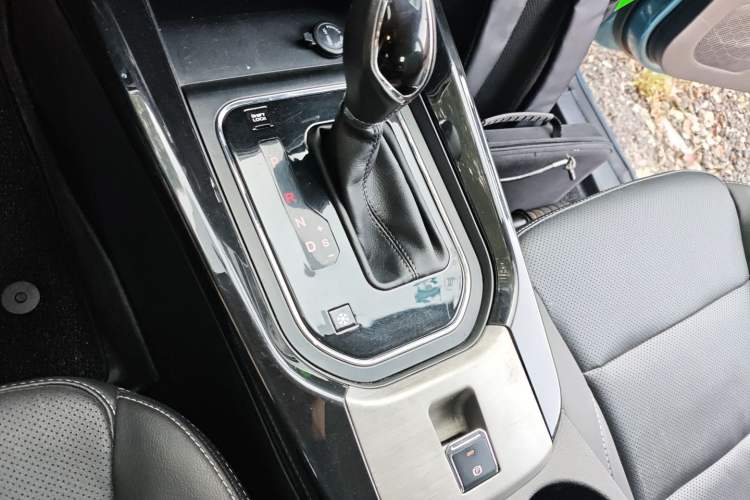 Used Dongfeng Fengon S560 2019 1.8L CVT Elite Model Gear Lever