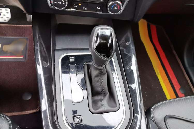 Used Dongfeng Fengon S560 2019 1.8L CVT Elite Model Gear Lever
