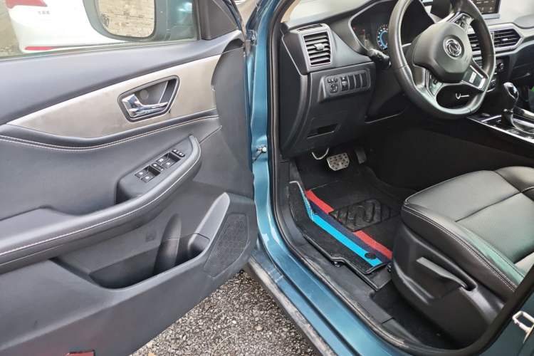 Used Dongfeng Fengon S560 2019 1.8L CVT Elite Model Interior 3