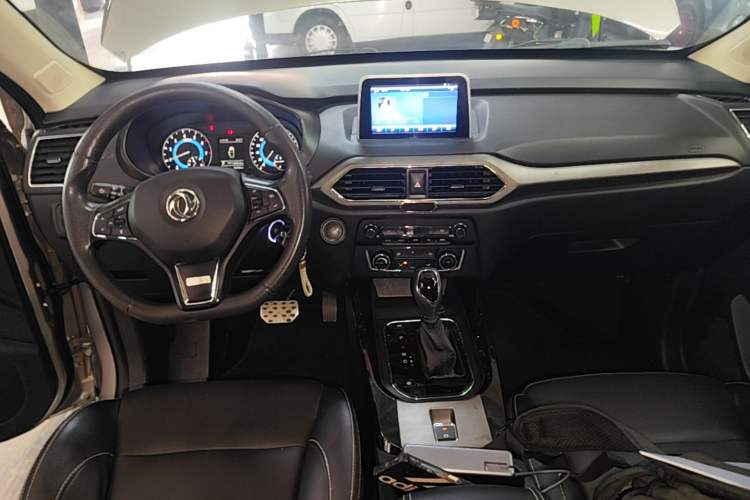 Used Dongfeng Fengon S560 2019 1.8L CVT Elite Model Center Console