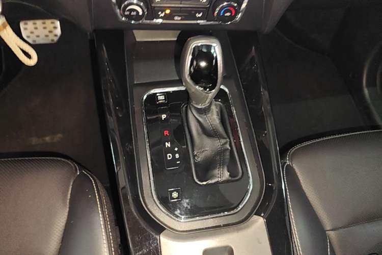Used Dongfeng Fengon S560 2019 1.8L CVT Elite Model Gear Lever