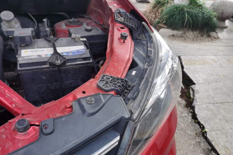 Used Dongfeng Fengon S560 2019 1.8L CVT Elite Model Engine Bay Left