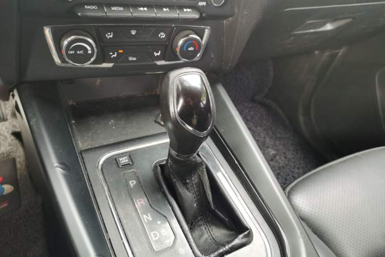 Used Dongfeng Fengon S560 2019 1.8L CVT Elite Model Gear Lever
