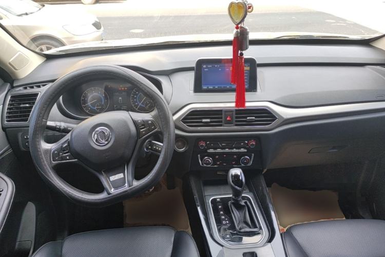 Used Dongfeng Fengon S560 2019 1.8L CVT Elite Model Center Console