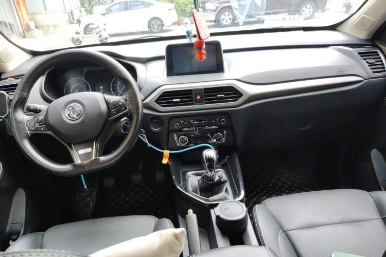Used Dongfeng Fengon S560 2019 1.8L Manual Urban Model Center Console