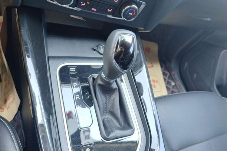Used Dongfeng Fengon S560 2019 1.8L CVT Elite Model Gear Lever