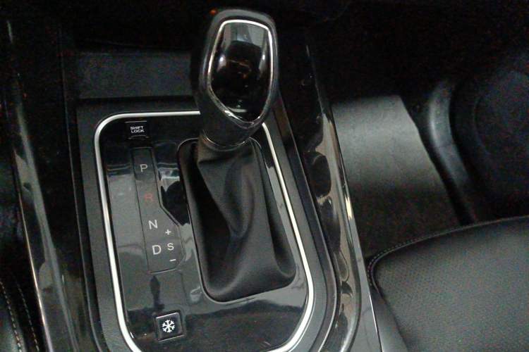Used Dongfeng Fengon S560 2019 1.8L CVT Elite Model Gear Lever