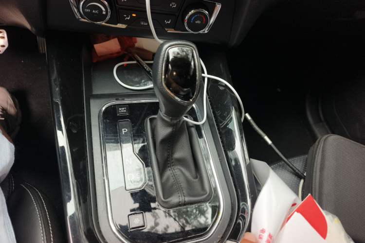 Used Dongfeng Fengon S560 2019 1.8L CVT Elite Model Gear Lever