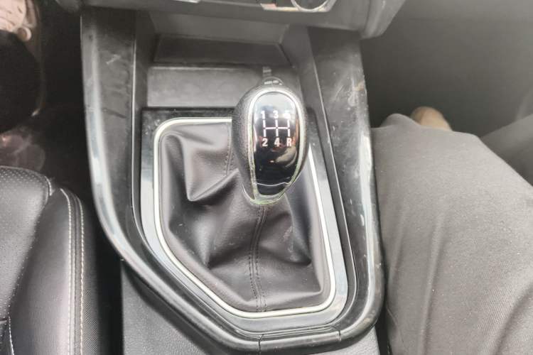 Used Dongfeng Fengon S560 2019 1.8L Manual Urban Model Gear Lever