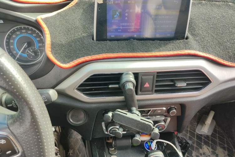 Used Dongfeng Fengon S560 2019 1.8L CVT Elite Model Audio And AC Panel
