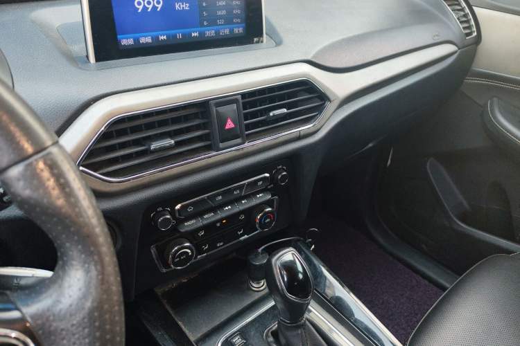 Used Dongfeng Fengon S560 2019 1.8L CVT Elite Model Audio And AC Panel