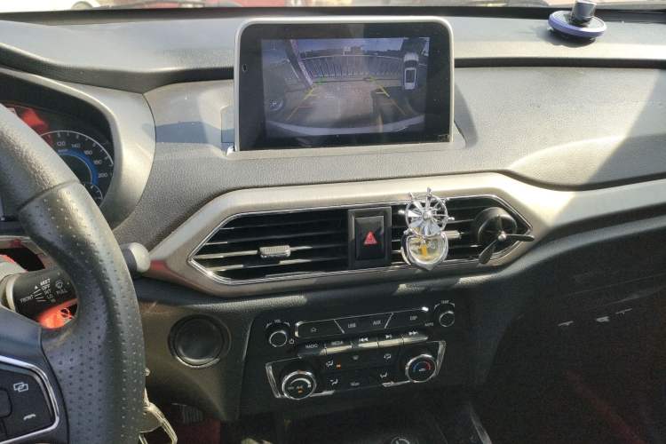 Used Dongfeng Fengon S560 2019 1.8L CVT Elite Model Audio And AC Panel